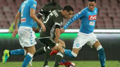 نابولي يسحق ميلان بأربعة أهداف مقابل هدفين في «الكالتشيو»