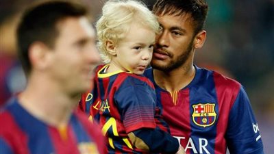  بالفيديو ..نجل نيمار يطلق اسم والده وميسي على كلبيه
