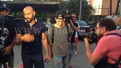 شاهد.. وصول نجم 