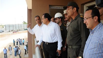وزير الإسكان يتفقد تطورات العمل في العاصمة الإدارية الجديدة 