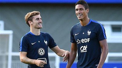 بالصور.. بوجبا يحول تدريب الديوك لحفلة 