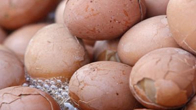 مفاجأة.. «البيض الفاسد» يمنع مضاعفات أمراض القلب والكلى والعينين