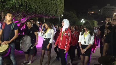 شاهد.. الصيد يكرم نجمة الاوليمبياد بالممر الشرفى 