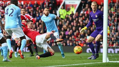 بالفيديو..الشوط الأول..السيتي يتفوق على المان بهدفين مقابل هدف