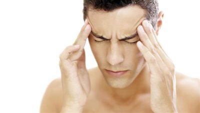 طبيب فرنسي: نقص السكر في الدم يُسبب صداعًا عند الاستيقاظ من النوم 