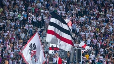 توافُد مشجعي الزمالك إلى مقر النادي للحصول على تذاكر لقاء الوداد