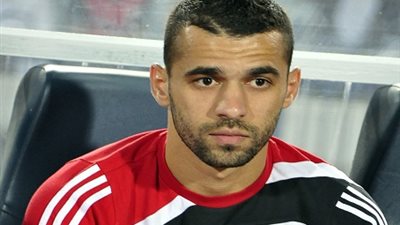 الجهاز الفني للأهلى يشيد بـ