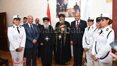 بالصور.. تواضروس يتلقى عمد ومشايخ مرسى مطروح