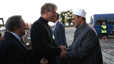 لقاء مغلق لشيخ الأزهر وأمين 