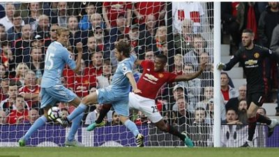 «ستوك سيتي» يخطف تعادلًا غاليًا من «مانشستر» في الوقت القاتل 