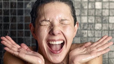 دراسة هولندية: الاستحمام بالماء البارد يعالج الإدمان!