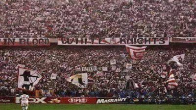 بالصور.. جماهير الزمالك تُساند فريقها بمطار القاهرة قبل السفر لجنوب إفريقيا