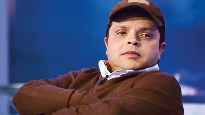 محمد هنيدي يسخر من هزيمة نادي الزمالك أمام «صن داونز»