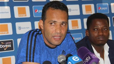 بالصور..حوارمؤمن مع شيكابالا..وتغريدة مدرب الزمالك بعد ثلاثية داونز 