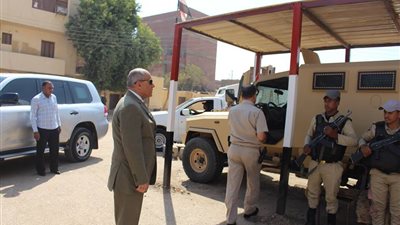 بالصور.. جولة مفاجئة لمدير أمن أسوان 