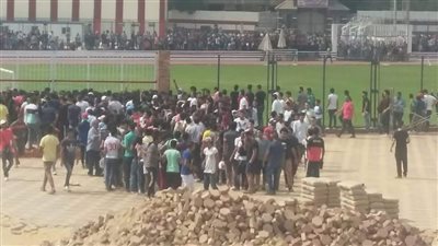 مشجع زملكاوي يسرق شنطة تذاكر لمباراة الزمالك وصن داونز 