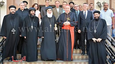 بالصور.. رئيس أساقفة النمسا يزور مطرانية سمالوط