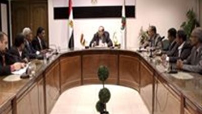 تسهيلات للمصانع المنتجة بسوهاج لحل مشكلاتها وتفعيل الشباك الواحد