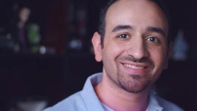 عمرو سلامة يصدم جمهوره بصورة له مع مايكل جاكسون