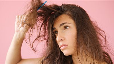 بالصور.. علامات تؤكد لك أن غسيلك لشعرك واستحمامك خاطئ