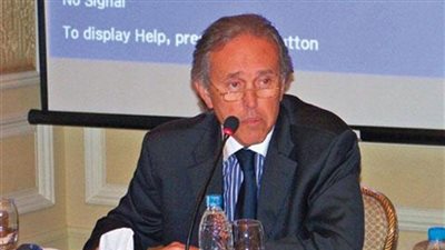 خبير اقتصادي يقدم روشتة للخروج من الأزمات بعد 