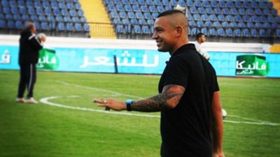 البرازيلي «ماركو رودريجو» يشرف على تدريبات «ثلاثي الزمالك» 