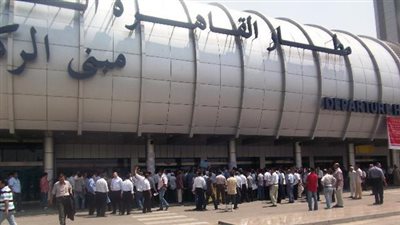 إحباط محاولة تهريب مستلزمات جراحة أسنان مع راكب صيني بـ«مطارالقاهرة»
