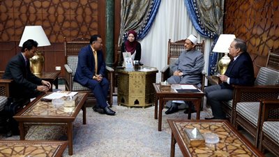 تفاصيل لقاء شيخ الأزهر وسفير كمبوديا