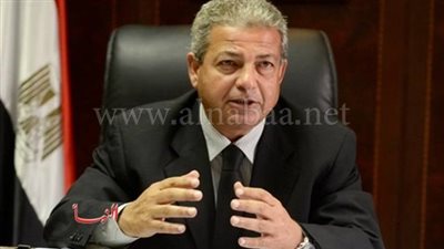 وزير الرياضة يرفض مرافقة