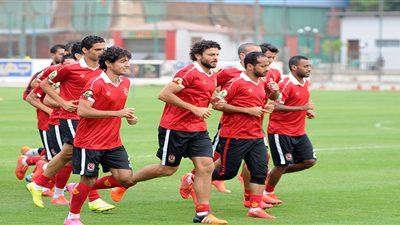 الاهلي يرتدي الشارات السوداء أمام انبي على ضحايا الكاتدرائية