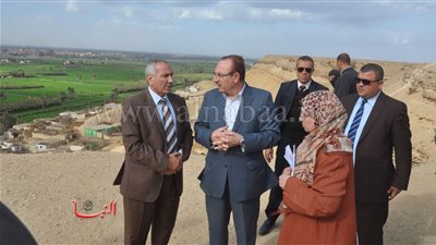 بالصور.. محافظ بني سويف يتفقد قرى الظهير الصحراوي