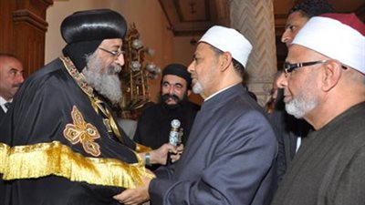 بعد عودته من الإمارات.. شيخ الأزهر يزور «تواضروس» لتعزيته في ضحايا «الكاتدرائية»