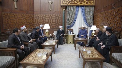 وفد مقدسي يقدم العزاء لشيخ الأزهر في ضحايا تفجير 