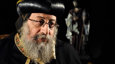 «ألاعيب» الكهنة تهدد بـ«ثورة المسيحيات» على البابا تواضروس