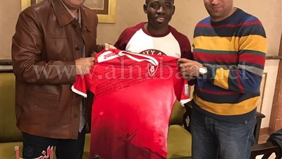 شاهد.. توقيع