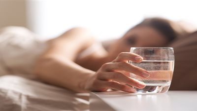 5 فوائد صحية مذهلة لشرب الماء على «الريق»