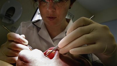 الكشف عن طريقة جديدة لإعادة بناء الأسنان التالفة!