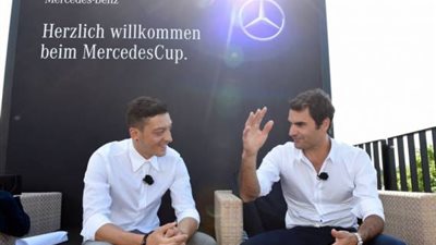 أوزيل يهنئ فيدرر بجائزة أستراليا