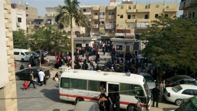 الكشف على 3177 حالة وإجراء 500 عملية جراحية في قافلة طبية بالقرنة في الأقصر 