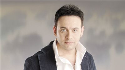 بالفيديو.. مصطفى قمر يكشف حقيقة تورطه في قتل مواطن «كافيه كيف»