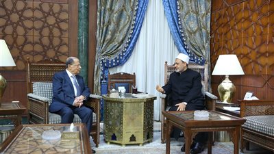 بالفيديو والصور.. تفاصيل لقاء شيخ الأزهر والرئيس اللبناني