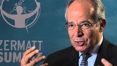 بالفيديو.. عمرو أديب لـ وزير التنمية المحلية: هو ليه كل وزير بيبتدي من الحيطة