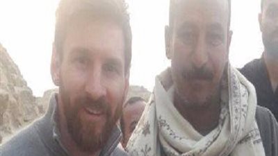 صاحب الصورة الشهيرة مع ميسى: أنا مش مخبر 