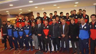 بالصور.. زيارة وزير الرياضة لمعسكر منتخب الشباب قبل بطولة الامم الافريقية 