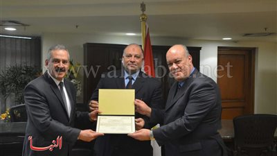 بالصور.. تجديد ترخيص مطار القاهرة الدولي لمدة عامين