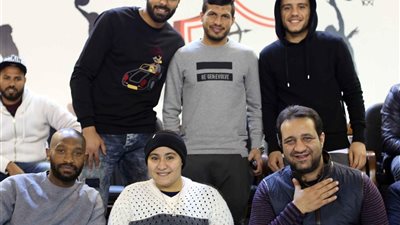 شاهد.. نجوم الزمالك مع المُشجعة