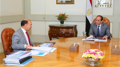 تفاصيل اجتماع السيسي برئيس هيئة قناة السويس