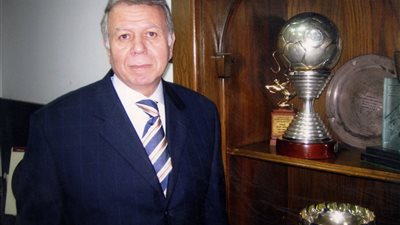 الكاف يدعو اسرة رئيس الاهلي لحضور حفل تكريمه 