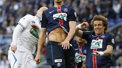 سان جيرمان يحصد الكأس وأول ثلاثية محلية بهزيمة اوكسير بهدف كفانى