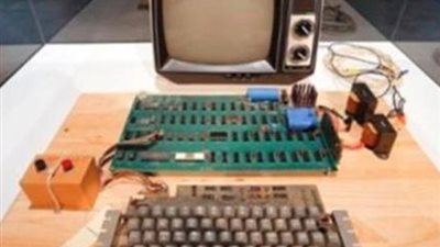 شركة ابل تدفع لمرأة 100 الف دولار بعد تبرعها بـ